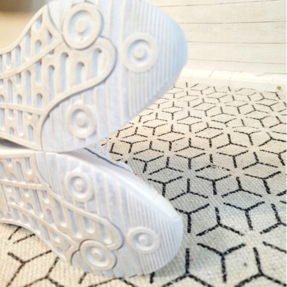 ADIDAS 2020 SL Andridge 'White Iridescent' Sneakers, sz 8 - Picture 11 of 13